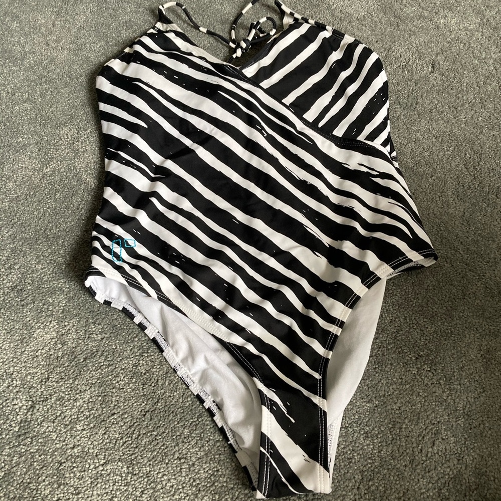Super flattering bathing suit